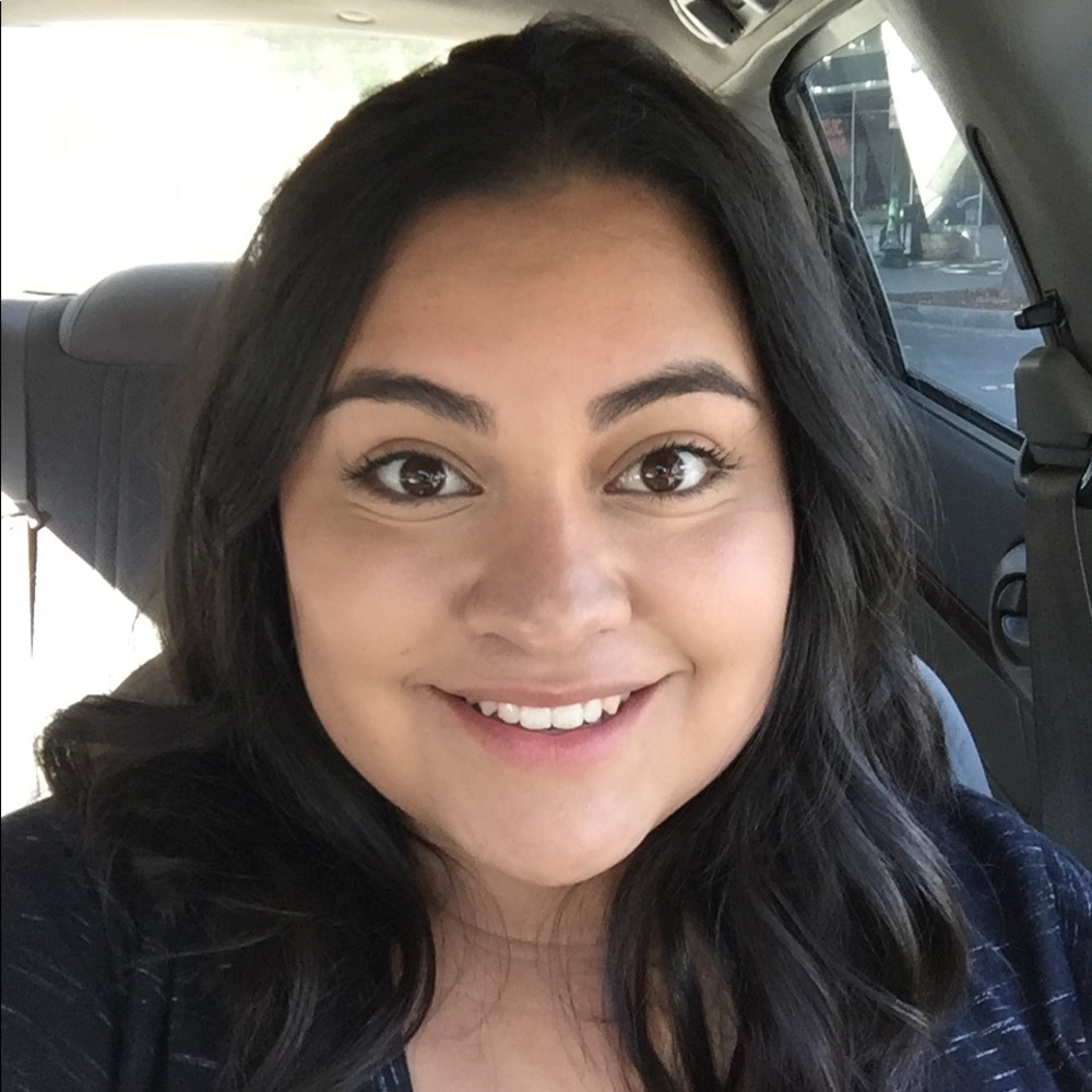 Meet your Posher, Yesenia